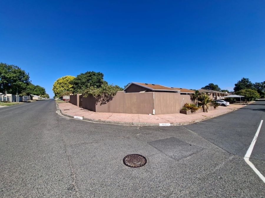 5 Bedroom Property for Sale in Protea Heights Western Cape